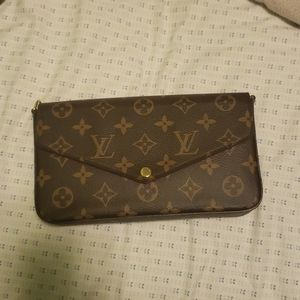 EUC Louis Vuitton Pochette Felicie in Monogram